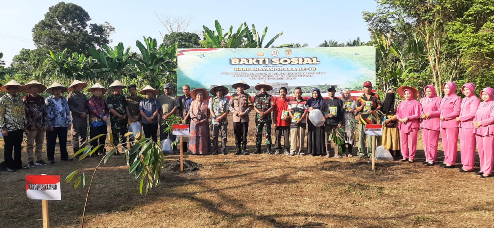 Peringati Hari Bhayangkara Ke-78, Polres Kampar Laksanakan Kegiatan Penanaman Pohon, Ketahanan Pangan dan Berikan Beasiswa